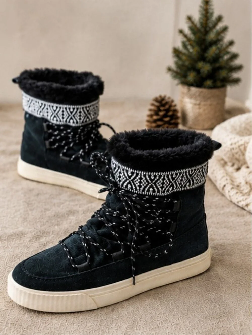 Toms Alpine Boots Size 7